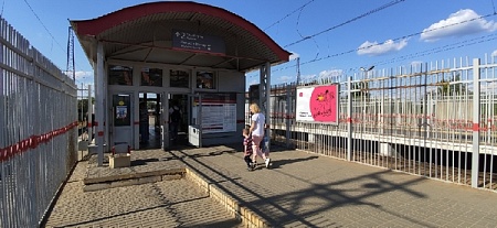 Станция 88 км, на ограждении платформы на Москву